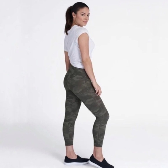 Spanx Look At Me Now Seamless Green Camo Cropped Leggings - Picture 3 of 7